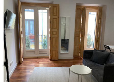 Mieszkanie do wynajęcia - Calle de Jesús y María Madrid, Hiszpania, 27 m², 1038 USD (4337 PLN), NET-90215790