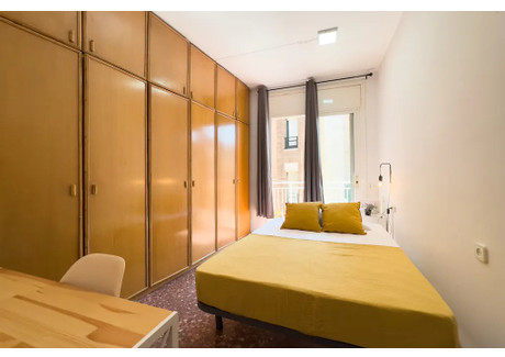 Mieszkanie do wynajęcia - Carrer de la Mare de Déu del Carmel Barcelona, Hiszpania, 91 m², 622 USD (2507 PLN), NET-90219325