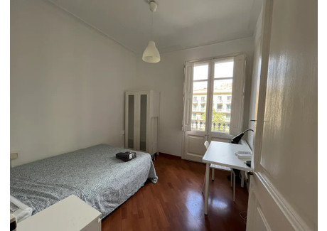 Mieszkanie do wynajęcia - Carrer de Muntaner Barcelona, Hiszpania, 140 m², 604 USD (2471 PLN), NET-90211410