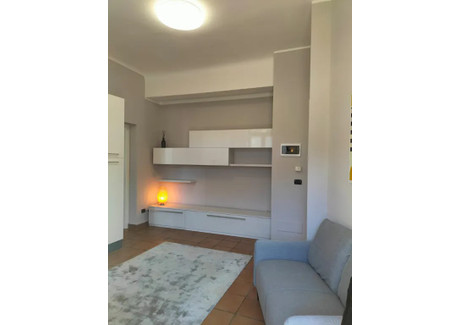 Mieszkanie do wynajęcia - Via Roberto Cozzi Milan, Włochy, 60 m², 1572 USD (6445 PLN), NET-90212301