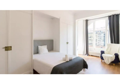 Mieszkanie do wynajęcia - Carrer de Muntaner Barcelona, Hiszpania, 130 m², 948 USD (3642 PLN), NET-90212999