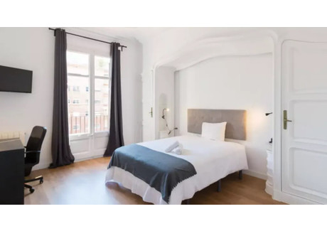 Mieszkanie do wynajęcia - Carrer de Muntaner Barcelona, Hiszpania, 130 m², 885 USD (3618 PLN), NET-90213000