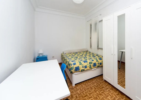 Mieszkanie do wynajęcia - Calle de Moratines Madrid, Hiszpania, 99 m², 536 USD (2158 PLN), NET-90213557