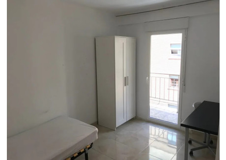 Mieszkanie do wynajęcia - Calle Jacomart Valencia, Hiszpania, 100 m², 338 USD (1402 PLN), NET-90213677