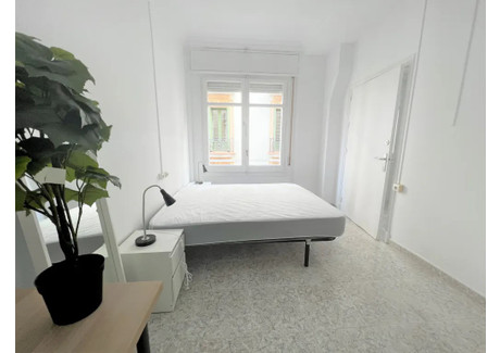 Mieszkanie do wynajęcia - Carrer de Muntaner Barcelona, Hiszpania, 400 m², 980 USD (4065 PLN), NET-90225258