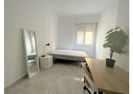 Mieszkanie do wynajęcia - Carrer de Muntaner Barcelona, Hiszpania, 400 m², 729 USD (2983 PLN), NET-90227687