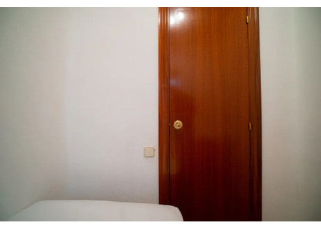 Mieszkanie do wynajęcia - Carrer de Sants Barcelona, Hiszpania, 71 m², 606 USD (2346 PLN), NET-90222903