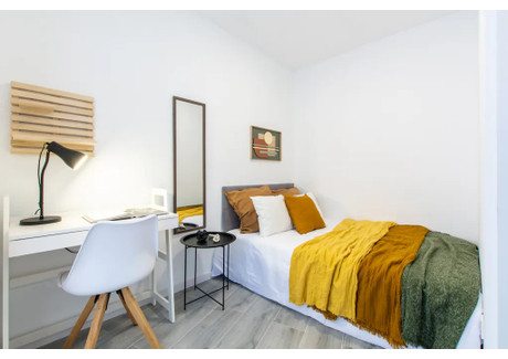 Mieszkanie do wynajęcia - Calle de Tetuán Madrid, Hiszpania, 160 m², 714 USD (2812 PLN), NET-90234922