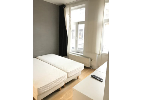 Mieszkanie do wynajęcia - Rue des Commerçants Brussels, Belgia, 30 m², 766 USD (2994 PLN), NET-90235738