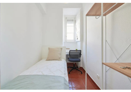 Mieszkanie do wynajęcia - Rua Actor Vale Lisbon, Portugalia, 100 m², 361 USD (1496 PLN), NET-90237253