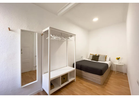 Mieszkanie do wynajęcia - Carrer Nou de la Rambla Barcelona, Hiszpania, 80 m², 588 USD (2319 PLN), NET-90237997