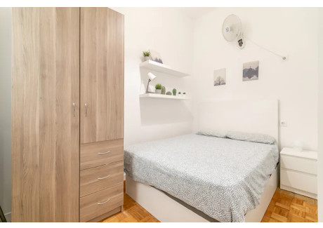 Mieszkanie do wynajęcia - Carrer de Balmes Barcelona, Hiszpania, 250 m², 821 USD (3211 PLN), NET-90238746