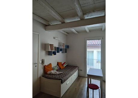 Mieszkanie do wynajęcia - Via Santo Stefano Bologna, Włochy, 25 m², 1297 USD (5112 PLN), NET-90230442