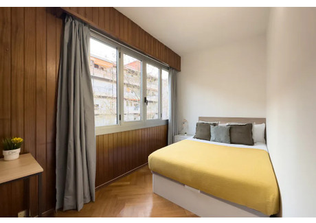 Mieszkanie do wynajęcia - Carrer de Benet Mateu Barcelona, Hiszpania, 100 m², 749 USD (3107 PLN), NET-90231251