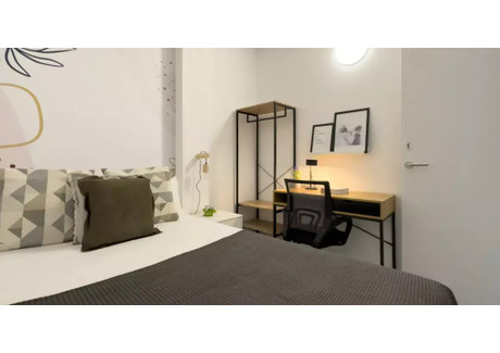 Mieszkanie do wynajęcia - Carrer de Roger de Llúria Barcelona, Hiszpania, 98 m², 675 USD (2705 PLN), NET-90231643