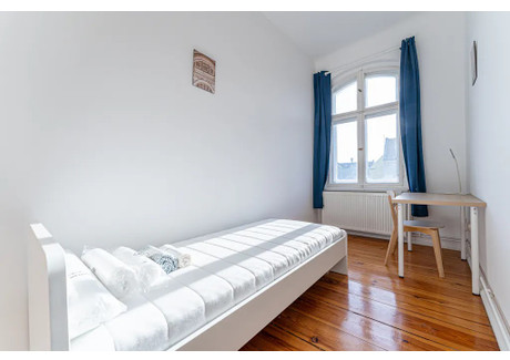 Mieszkanie do wynajęcia - Kantstraße Berlin, Niemcy, 71 m², 750 USD (2931 PLN), NET-90232159