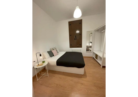 Mieszkanie do wynajęcia - Carrer Nou de la Rambla Barcelona, Hiszpania, 142 m², 643 USD (2476 PLN), NET-90233996