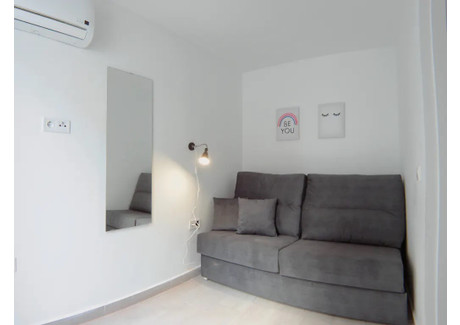 Mieszkanie do wynajęcia - Calle Rodrigo Uhagón Madrid, Hiszpania, 18 m², 782 USD (3003 PLN), NET-90246864