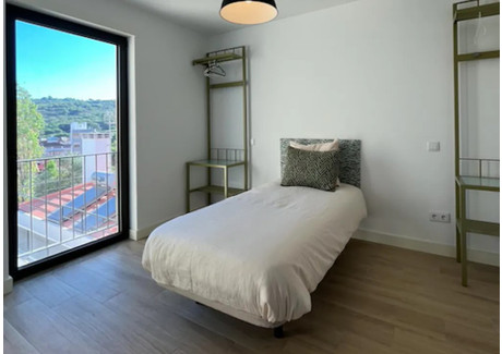 Mieszkanie do wynajęcia - Rua Abel Botelho Lisbon, Portugalia, 140 m², 720 USD (2951 PLN), NET-90248094