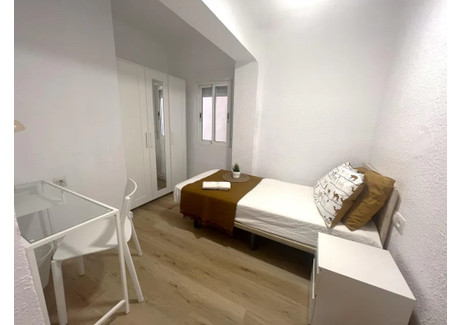 Mieszkanie do wynajęcia - Carrer de Sant Joan Bosco Valencia, Hiszpania, 75 m², 362 USD (1416 PLN), NET-90248672