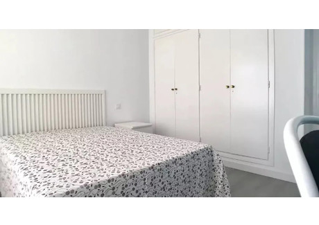 Mieszkanie do wynajęcia - Calle de Rosario Pino Madrid, Hiszpania, 200 m², 714 USD (2792 PLN), NET-90241256