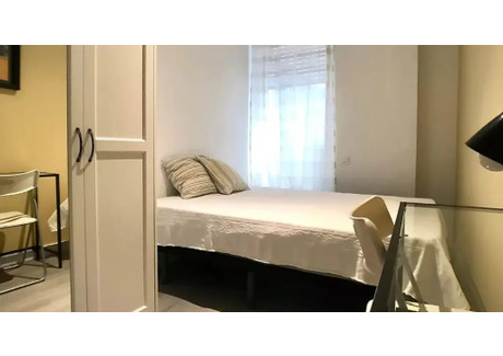 Mieszkanie do wynajęcia - Calle de Rosario Pino Madrid, Hiszpania, 200 m², 702 USD (2746 PLN), NET-90241253