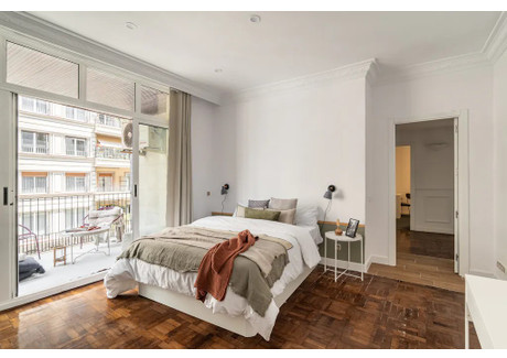 Mieszkanie do wynajęcia - Carrer de Balmes Barcelona, Hiszpania, 200 m², 1014 USD (4065 PLN), NET-90250174