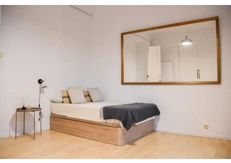 Mieszkanie do wynajęcia - Carrer de Roger de Llúria Barcelona, Hiszpania, 350 m², 933 USD (3582 PLN), NET-90250667