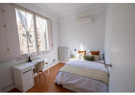 Mieszkanie do wynajęcia - Carrer de Balmes Barcelona, Hiszpania, 200 m², 817 USD (3164 PLN), NET-90250745