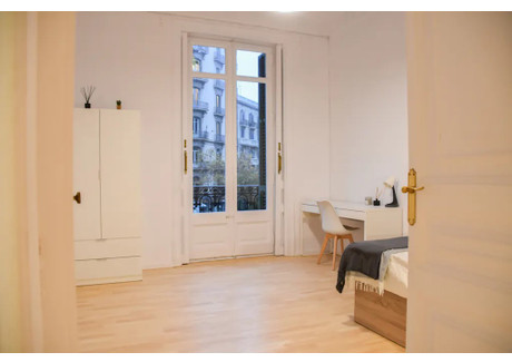 Mieszkanie do wynajęcia - Carrer de Roger de Llúria Barcelona, Hiszpania, 350 m², 766 USD (3201 PLN), NET-90251038