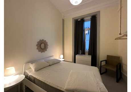 Mieszkanie do wynajęcia - Rua Braamcamp Lisbon, Portugalia, 300 m², 786 USD (3285 PLN), NET-90652522