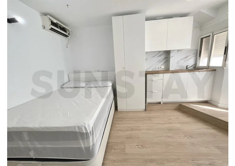 Mieszkanie do wynajęcia - Calle Jerónimo de Montsoriu Valencia, Hiszpania, 20 m², 934 USD (3650 PLN), NET-90743047