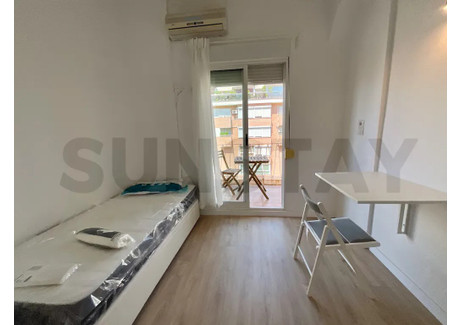 Mieszkanie do wynajęcia - Calle Jerónimo de Montsoriu Valencia, Hiszpania, 20 m², 720 USD (2951 PLN), NET-90743049