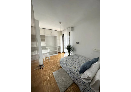 Mieszkanie do wynajęcia - Calle de Marcelo Usera Madrid, Hiszpania, 170 m², 607 USD (2403 PLN), NET-90758719