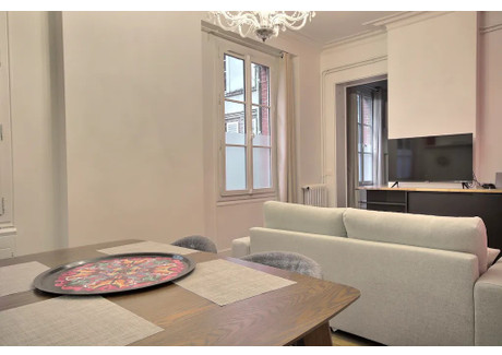 Mieszkanie do wynajęcia - Rue Rodier Paris, Francja, 62 m², 3396 USD (13 042 PLN), NET-91089597