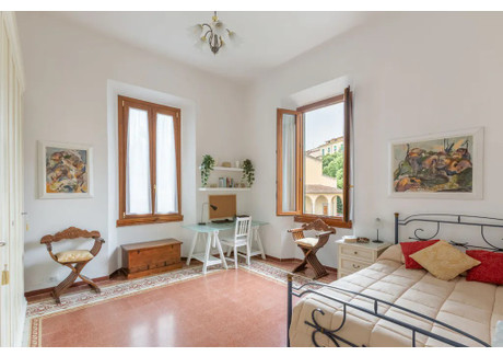 Mieszkanie do wynajęcia - Viale dei Cadorna Florence, Włochy, 90 m², 786 USD (3284 PLN), NET-91113237