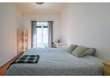 Mieszkanie do wynajęcia - Rua Augusto Gil Lisbon, Portugalia, 130 m², 782 USD (3205 PLN), NET-91300677