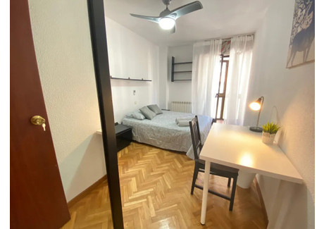 Mieszkanie do wynajęcia - Calle de Simancas Madrid, Hiszpania, 120 m², 665 USD (2562 PLN), NET-91519367