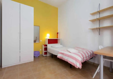 Mieszkanie do wynajęcia - Calle Mesón de Paredes Madrid, Hiszpania, 140 m², 639 USD (2577 PLN), NET-91642493