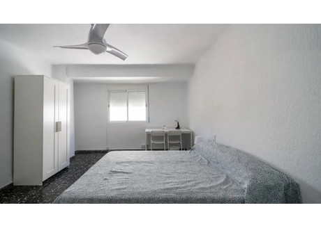 Mieszkanie do wynajęcia - Carrer Germans Villalonga Valencia, Hiszpania, 95 m², 428 USD (1718 PLN), NET-92136635