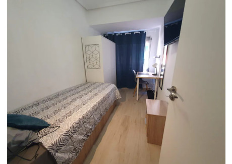 Mieszkanie do wynajęcia - Carrer de la Reina Valencia, Hiszpania, 100 m², 375 USD (1534 PLN), NET-92259005