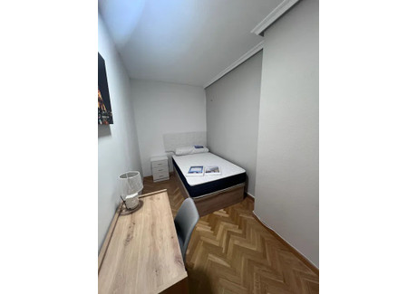 Mieszkanie do wynajęcia - Calle de Caleruega Madrid, Hiszpania, 160 m², 477 USD (1835 PLN), NET-93308142