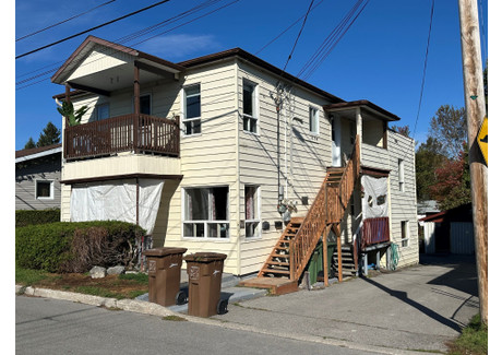 Dom na sprzedaż - 2792-2796 Rue Roussel, Chicoutimi, QC G7G1Y7, CA Chicoutimi, Kanada, 201 m², 169 774 USD (696 072 PLN), NET-101477968