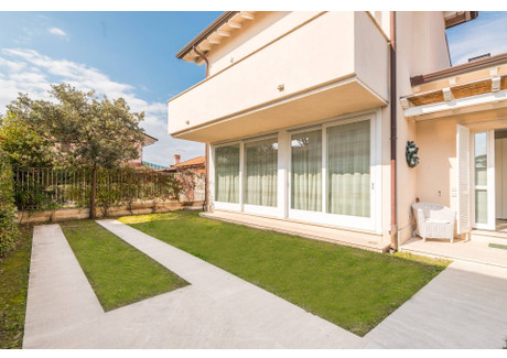 Dom na sprzedaż - via agnelli Forte Dei Marmi, Włochy, 189,99 m², 2 162 359 USD (8 325 080 PLN), NET-78700706