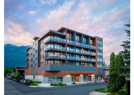 Mieszkanie na sprzedaż - 405 38013 THIRD AVENUE Squamish, Kanada, 71,26 m², 409 744 USD (1 667 658 PLN), NET-101472101