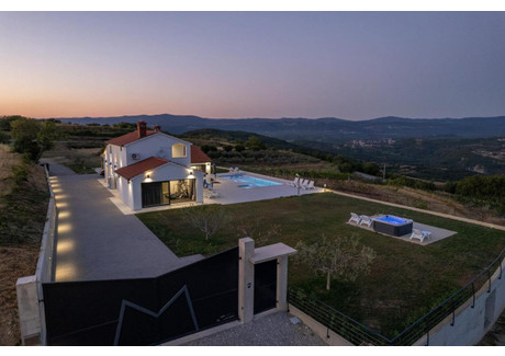 Dom na sprzedaż - Motovun, Chorwacja, 230 m², 2 170 699 USD (8 313 779 PLN), NET-97250924