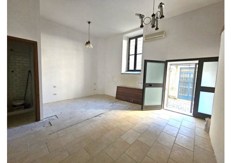 Mieszkanie na sprzedaż - Via Cavour Viterbo, Włochy, 30 m², 32 240 USD (131 860 PLN), NET-99989398