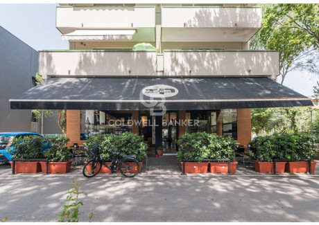 Lokal gastronomiczny na sprzedaż - Viale Ceccarini, Riccione, Włochy, 250 m², 86 437 USD (351 800 PLN), NET-90779966