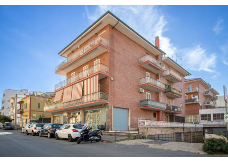 Mieszkanie na sprzedaż - Via dell'Aquila Reale Roma, Włochy, 100 m², 220 194 USD (896 188 PLN), NET-101232357