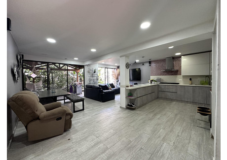 Dom na sprzedaż - Cl. 1 #29-88, El Poblado, Medellín, El Poblado, Medellín, Antioquia, C Medellín, Kolumbia, 197 m², 256 438 USD (1 005 235 PLN), NET-99301242